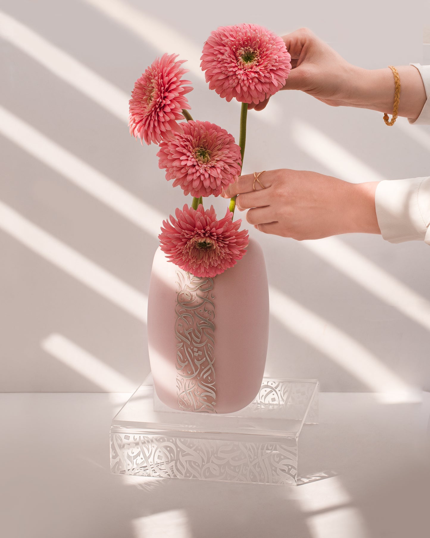 Dimlaj Nagham Vase (Silver & Pink)